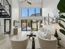 Beautifully remodeled townhouse