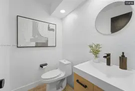 Beautifully remodeled townhouse