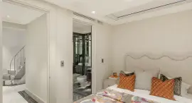 A finely composed four-bedroom house in Lyall Street