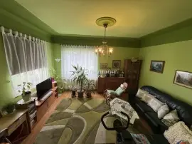 Eladó családi ház, Üröm