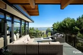 The Luxury Commodore Wy Home