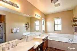 AMAZING 4/4.5 OCEANFRONT UNIT.