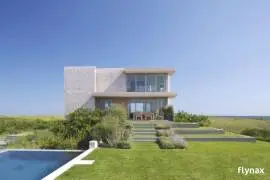 The Ultra Modern Dune Road Residence