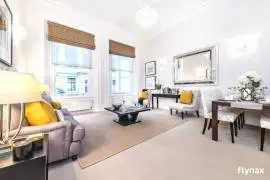 39 Willow Rd, Wellesley