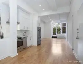 Apartment with a large terrace