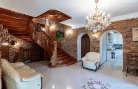 8 bds 8 ba 6189 sqft- House for sale