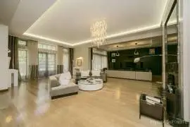 5 bds 6 ba 11290 sqft- House for