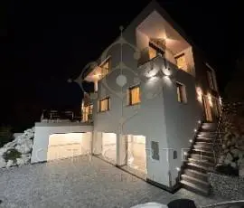 Neu gebaute Luxusvilla mit ewiger Panoramalandschaft im ruhigsten Teil Budaligets