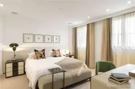 Terraced house for sale in Park Place