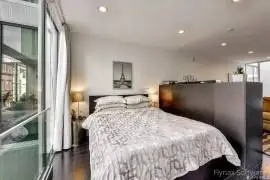  	Stunning studio in a sleek, modern Stanley Saitowitz