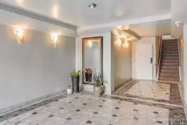  	Park 622 is a spacious chic 1bd/2 bath+den home,