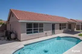  	AMAZING 4/4.5 OCEANFRONT UNIT