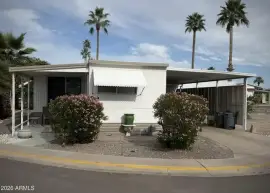 2 parking spots • Community pool • Built 1960