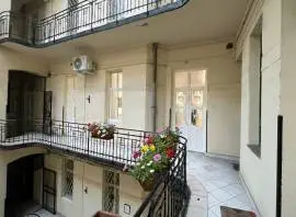 Elegant, Modern Period Residence for Sale in the Heart of Budapest, District II. An Ideal Choice for a Company Headquarters, Offices, Medical Facility or Private Clinic