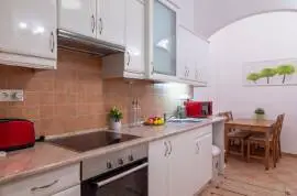 1065 Budapest, Hajós utca 7.