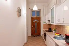 1065 Budapest, Hajós utca 7.